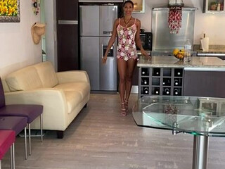 Emmanuelle Noire became crustaceans