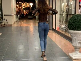 Emmanuelle Noire Breast puff