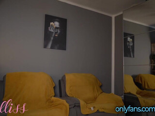 aalliss  spicy slut caresses nipples