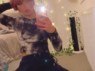 Penny_Petite cute babe showing slut shapes