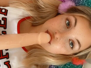 Penny_Petite gorgeous bitch shows small tits