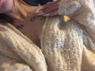 freyastein wonderful blonde striking ass on the spot