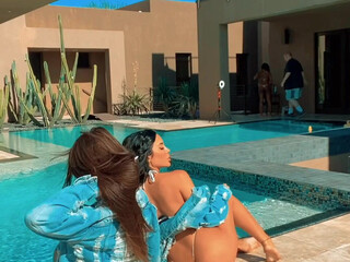 italiastarr dark haired bitch gently pulls pussy