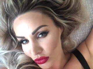 danniiharwood courtesan takes off her tights