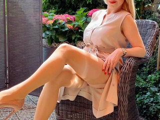 catrice sexy babe dancing striptease