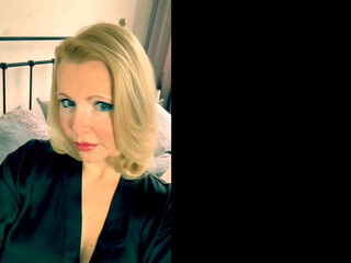 catrice cute chicks lick cunt in pose