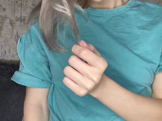 niko_belle Restless girl