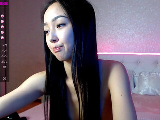 shy_hairi beautiful bitch enjoys cunnilingus