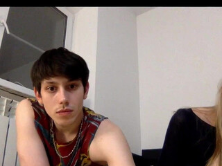 hot_ho home julia squeezes her tits