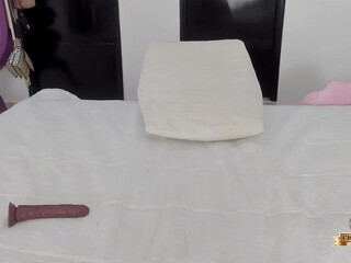 hanna_costtello juicy bitch caresses the clitoris