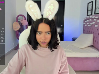 hanna_costtello cute baby fucks herself with black dildo fingers