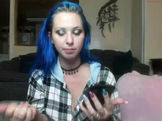 easygoing1 imposing slut fucks pussy with fingers