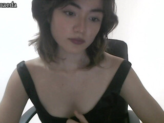 dronae skinny slut plays with sex toys