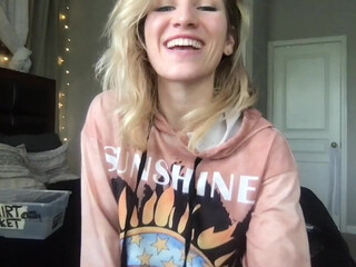 daddysbabybird gorgeous bitch strips and jerks off