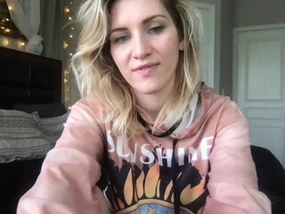 daddysbabybird gorgeous bitch shows small tits