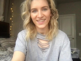 daddysbabybird busty chick caresses big nipples