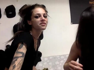 demoniaxxfieldsxx Busty chick