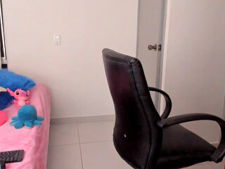 alessa_weet vicious bitch pulls vagina with fingers