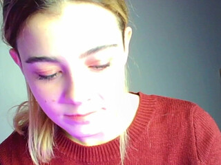 crazydaisy_ whore model pulls pussy