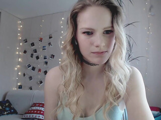 anna_cute busty girl jerks her pussy and squirts