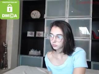 anna_swweet fucks herself hard