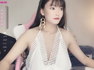 alicechina big tit babe pulls clit