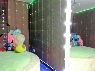 akaya_lin gorgeous female licks dildo