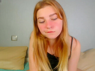 zoe hot babe fucks shaved holes