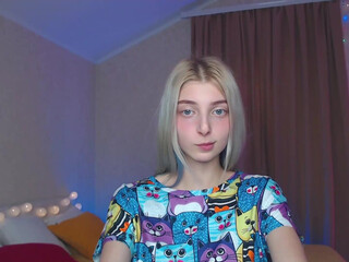 little__kittyy_ charming ass fucks her pussy