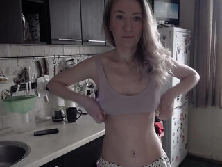 iam_ana dark haired bitch gently pulls pussy