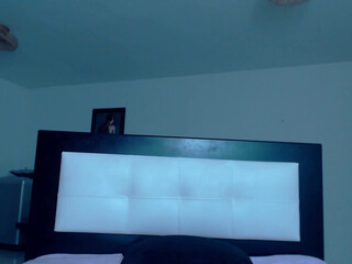 havingfun39 fucks herself in red dildo