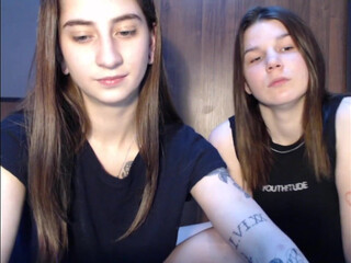 good_gerl a dolly shows her chest