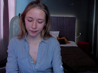 chloe__king juicy slut fucks pussy with phallus