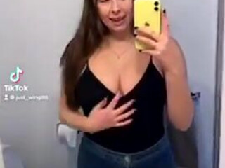 Just Wingit onlyfans elite woman pulls a cap