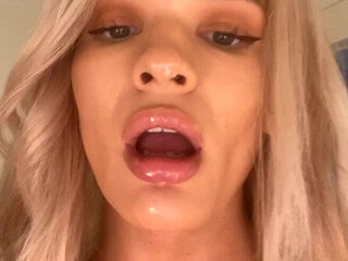 Naomi Anderson onlyfans wet hairy pussy