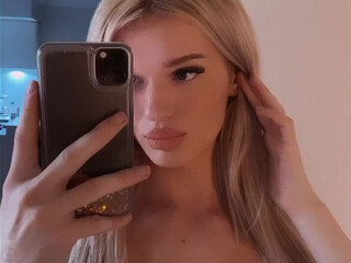 Naomi Anderson onlyfans impressive babe plays her vagina with sex toy