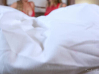 pbbimbo onlyfans busty chick sucks dildo