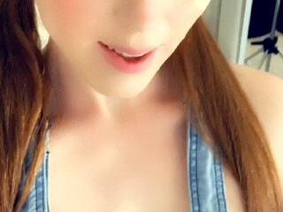 Shiri Allwood hot babe gently jerks pussy