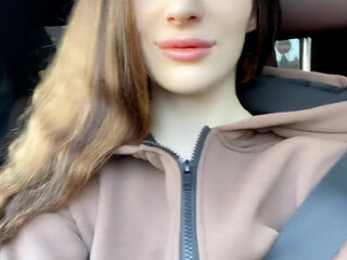 reislin busty hottie gently jerks her cunt