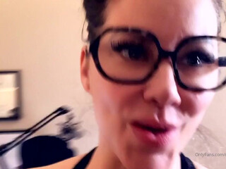 madeline_marlowe pretty chick fucks pussy with black dildo