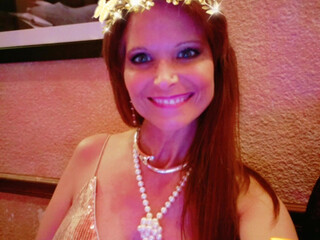 Syren De Mer onlyfans a hot bitch jumps on a sex toy