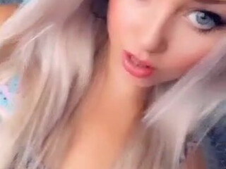 Paola_Skye onlyfans alluring woman shows vulgar essence