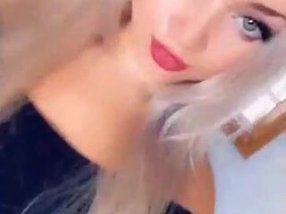 Paola_Skye onlyfans a dolly shows her chest