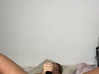 Paola_Skye onlyfans crazy bitch hard fingering both holes