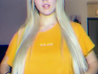 breelouisexoxo onlyfans shy chick poses naked