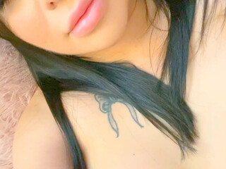 Vikkiii onlyfans big breasted bitch posing in lingerie