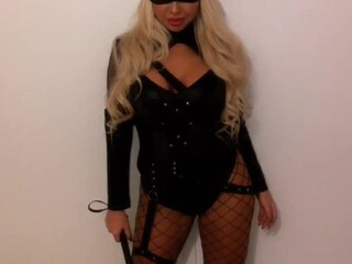 Swe Manda onlyfans chick chats in fries