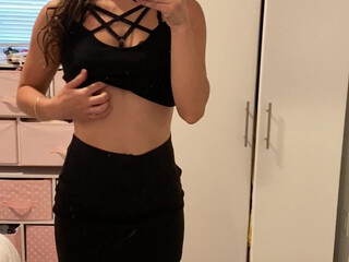 SecretLittle onlyfans busty bitch cums