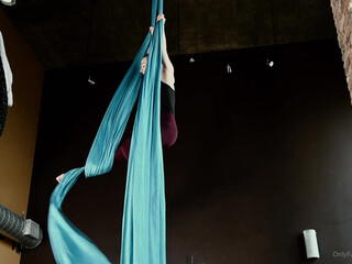 RocknRose onlyfans gorgeous blonde caresses boobs