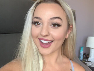 Olivia Cara onlyfans mature mare recklessly caresses pussy